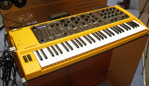 Studiologic Sledge analog modeling synthesizer - demo nagrane na targach Musikmesse 2012