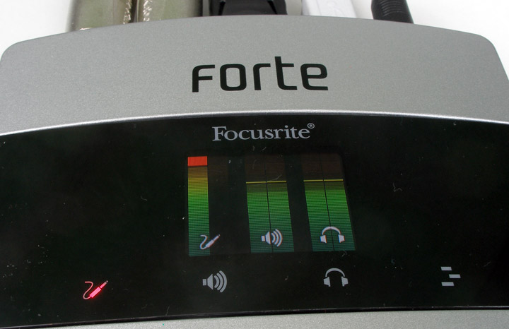 Focusrite_Forte_LCD_meters