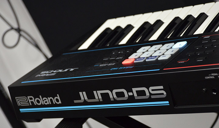 Roland-JUNO-DS61-tyl-logo-rzut1