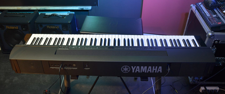 Yamaha P255 tyl