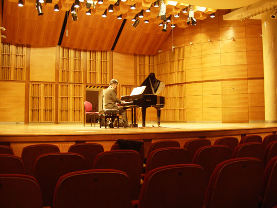Roland Masato Kamikoriyama fortepian