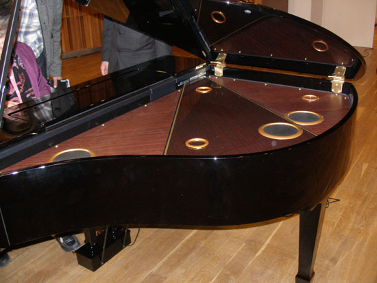 Roland V-Piano Grand inside